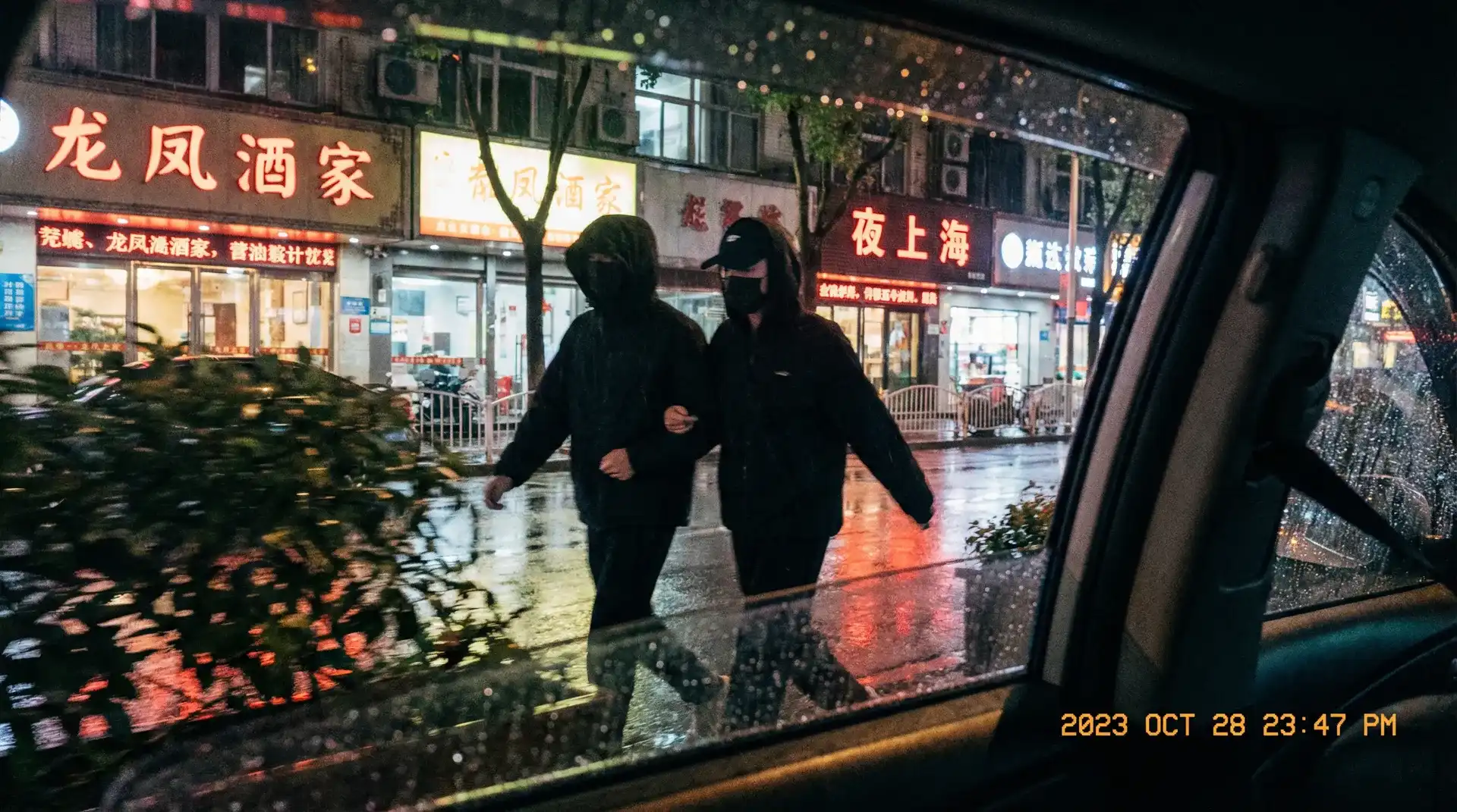 农村乱肉130全集 - 顶流明星深夜密会现场抓拍照片